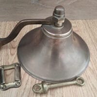 ΚΑΜΠΑΝΑ ΟΡΕΙΧΑΛΚΙΝΗ Φ150mm (ΚΡΕΜΑΣΤΗ ΜΕ ΣΥΡΡΟΜΕΝΗ ΒΑΣΗ)